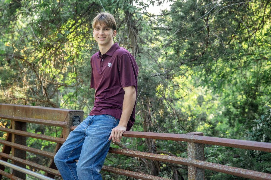 thm_april-2026-mw-champions-park-senior-photos-038.webp