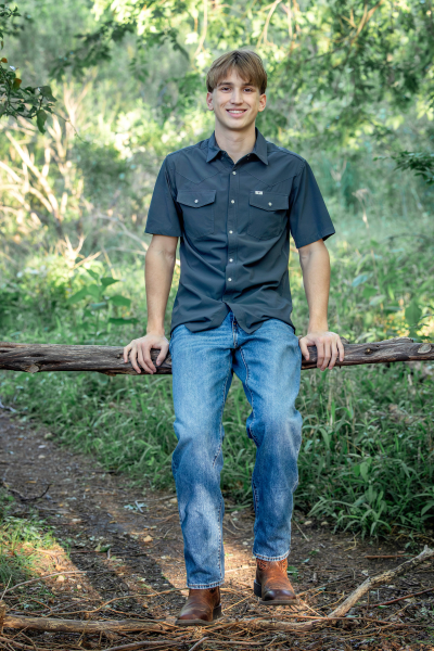 thm_april-2026-mw-champions-park-senior-photos-043.webp