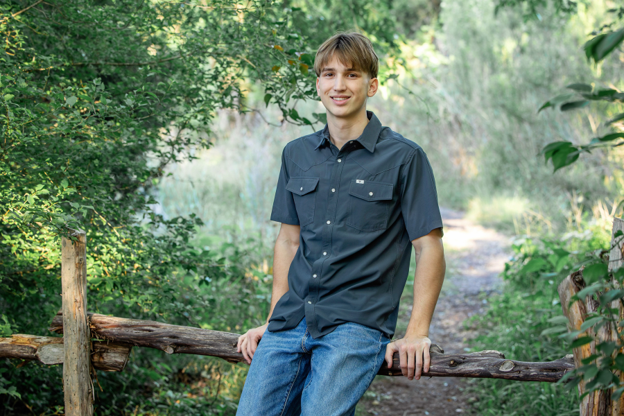 thm_april-2026-mw-champions-park-senior-photos-047.webp