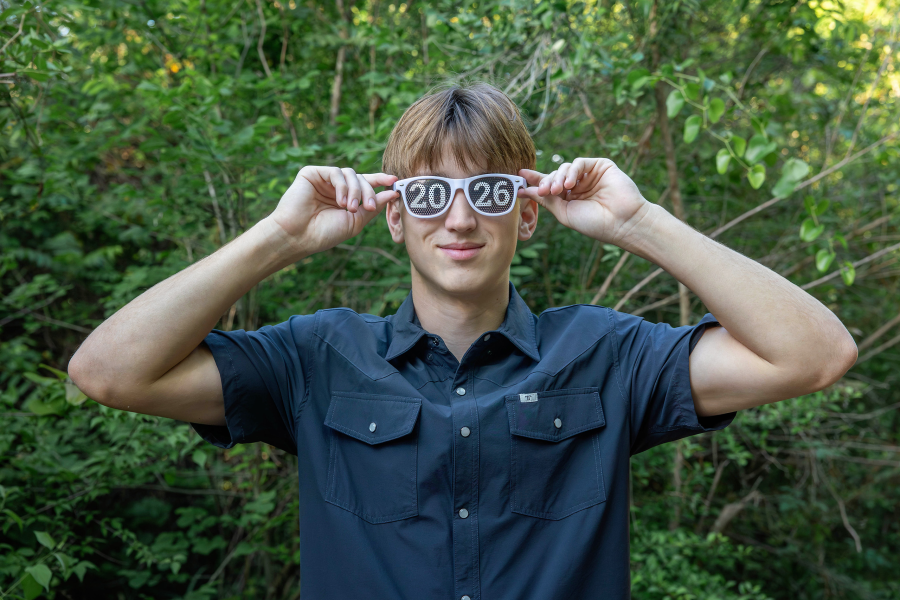 thm_april-2026-mw-champions-park-senior-photos-072.webp