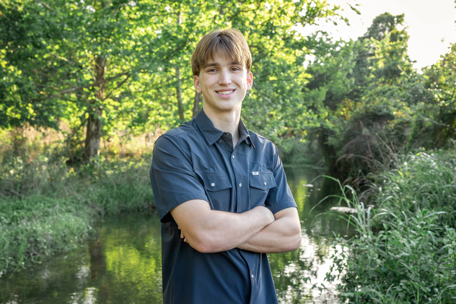 thm_april-2026-mw-champions-park-senior-photos-082.webp