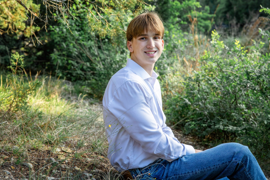 thm_april-2026-mw-champions-park-senior-photos-101.webp