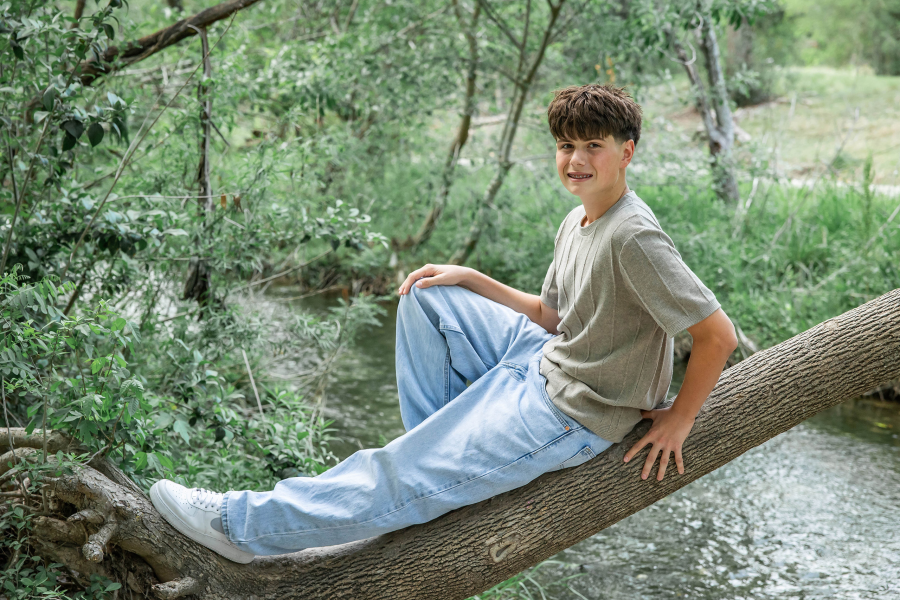 thm_march-2026-sr-family-photos-pfluger-park-055.webp