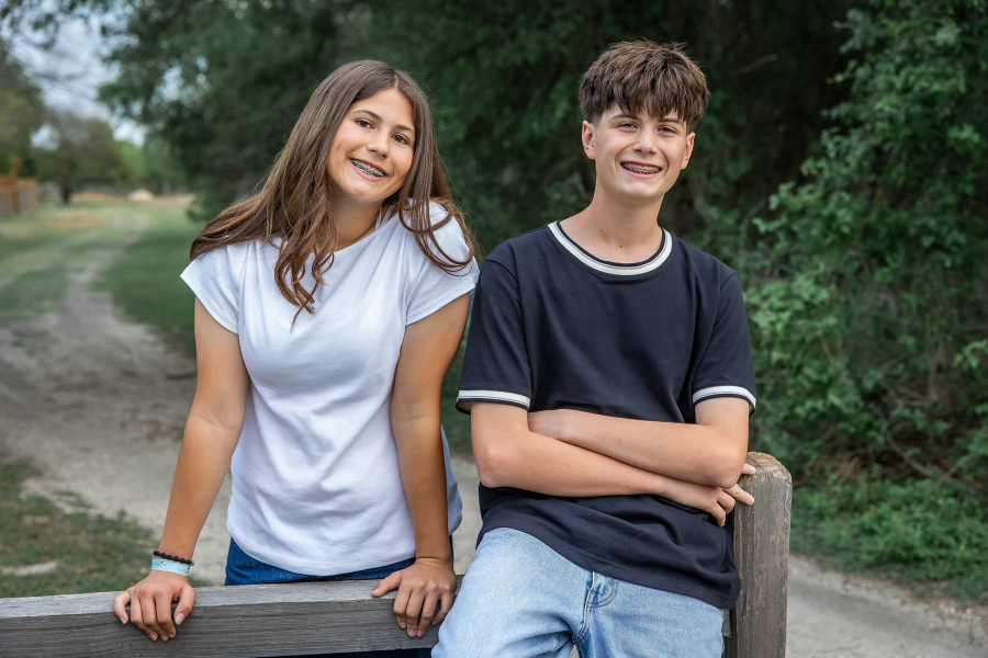 thm_march-2026-sr-family-photos-pfluger-park-129.webp