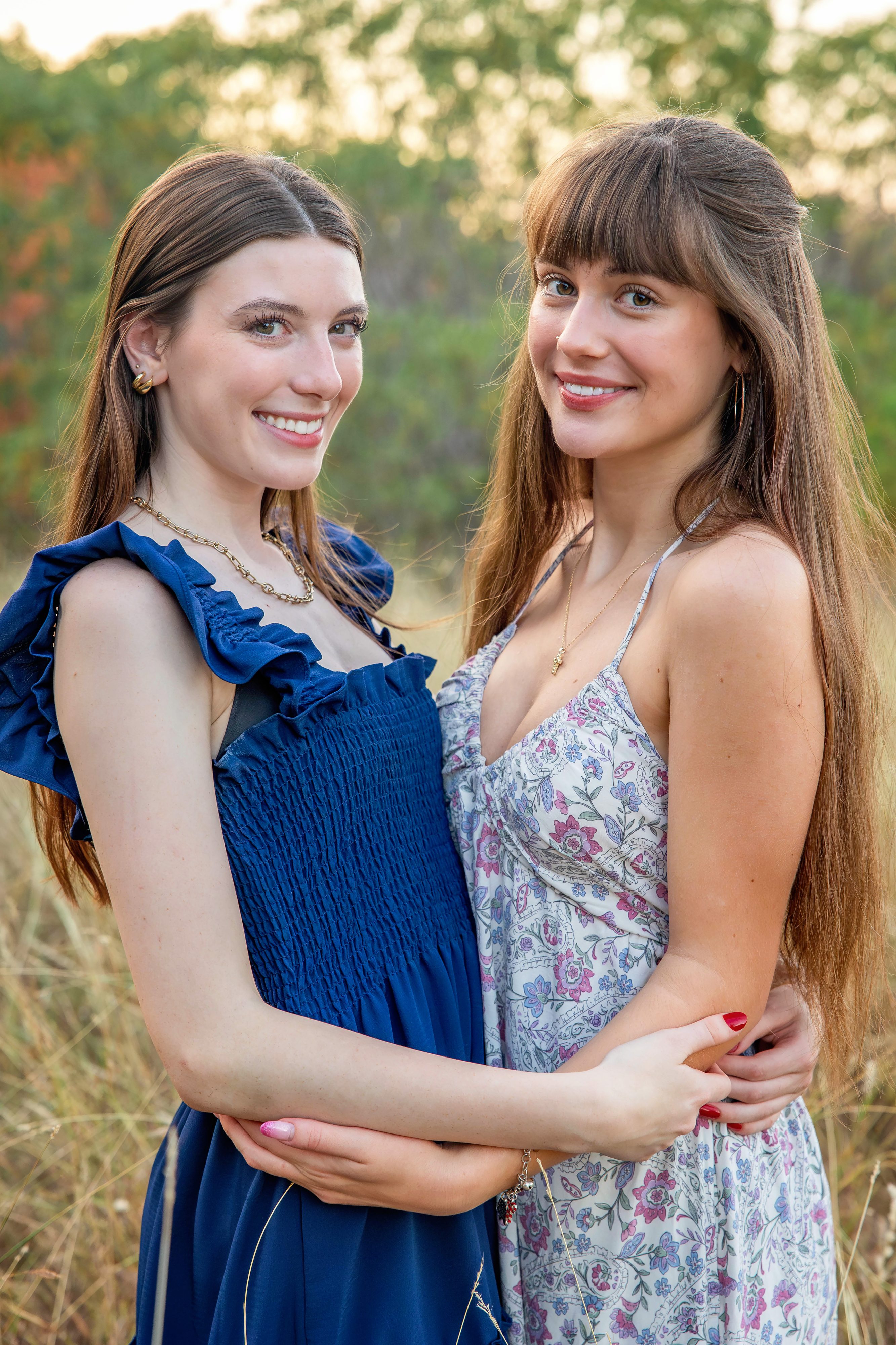 best friend senior photo session at mueller park