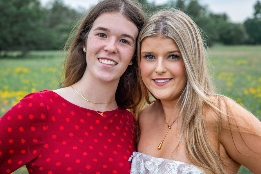 thm_april-2026-harwood-senior-photos-mckinney-falls-007.webp