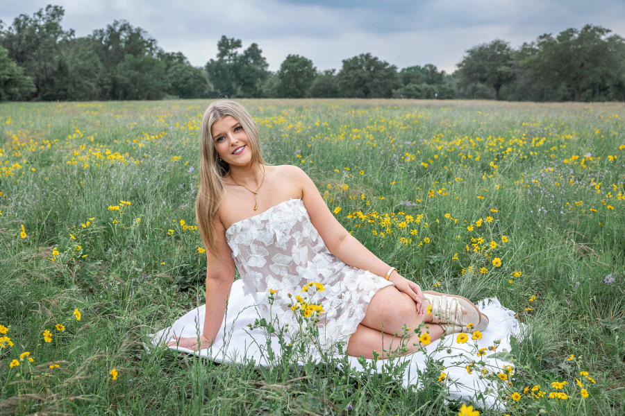 thm_april-2026-harwood-senior-photos-mckinney-falls-020.webp