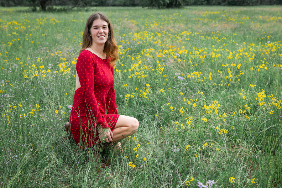 thm_april-2026-harwood-senior-photos-mckinney-falls-058.webp