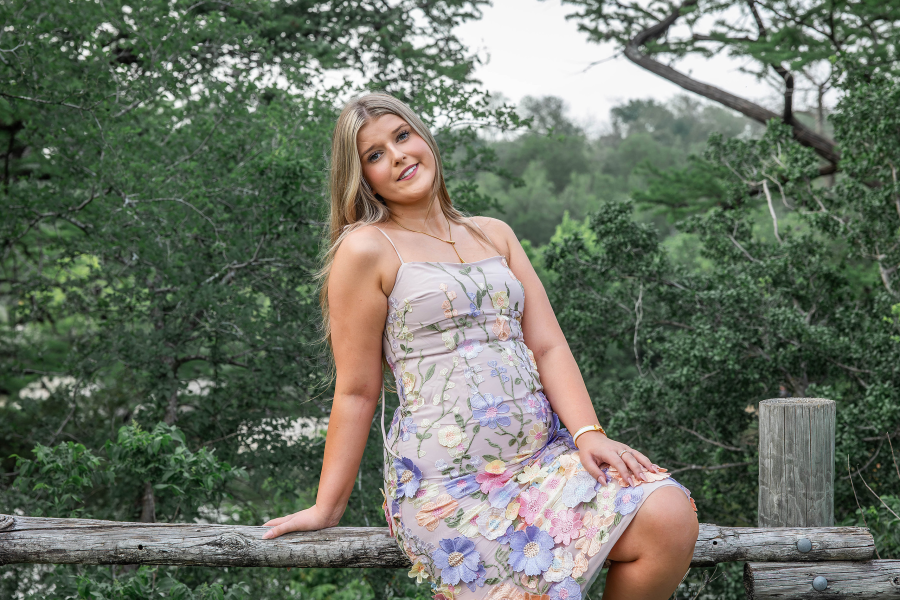 thm_april-2026-harwood-senior-photos-mckinney-falls-088.webp