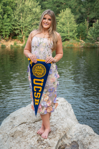 thm_april-2026-harwood-senior-photos-mckinney-falls-104.webp