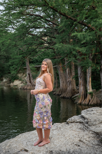 thm_april-2026-harwood-senior-photos-mckinney-falls-112.webp