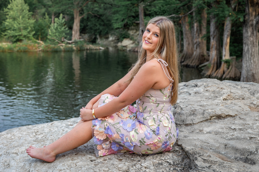 thm_april-2026-harwood-senior-photos-mckinney-falls-114.webp