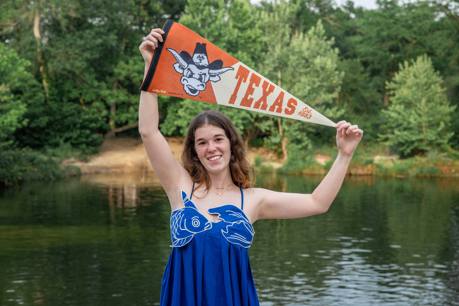 thm_april-2026-harwood-senior-photos-mckinney-falls-119.webp