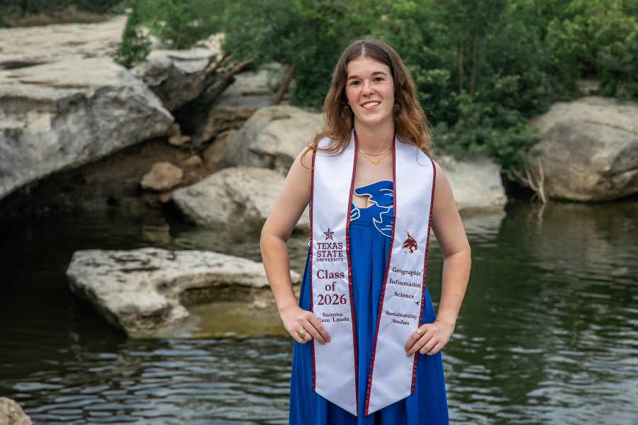 thm_april-2026-harwood-senior-photos-mckinney-falls-125.webp