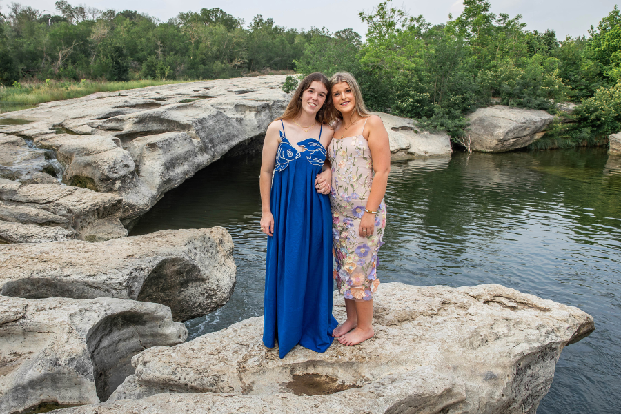 thm_april-2026-harwood-senior-photos-mckinney-falls-126.webp