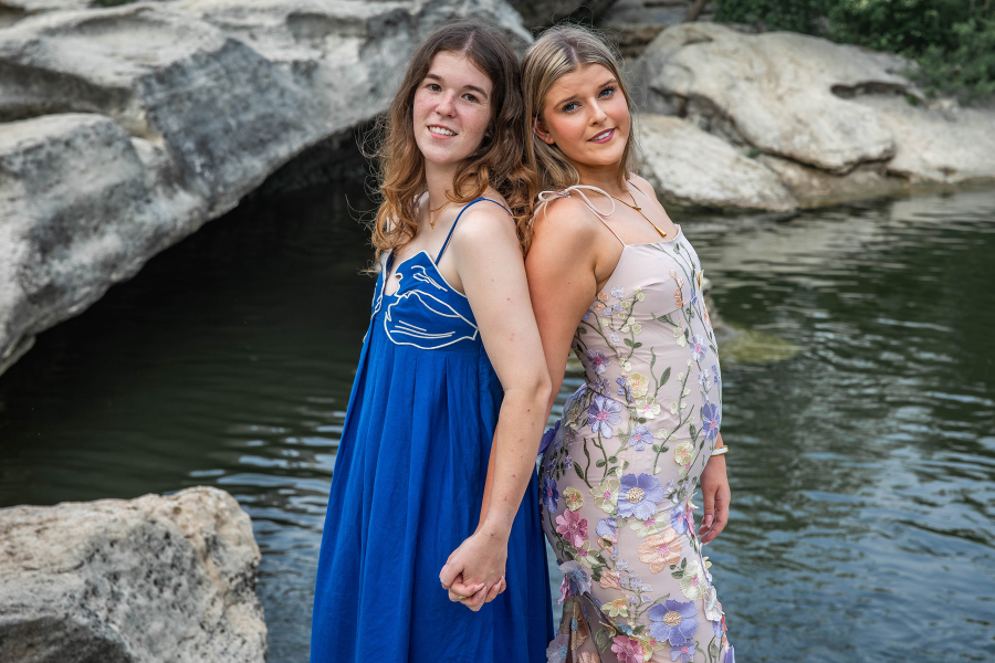 thm_april-2026-harwood-senior-photos-mckinney-falls-129.webp