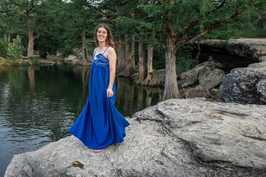 thm_april-2026-harwood-senior-photos-mckinney-falls-130.webp
