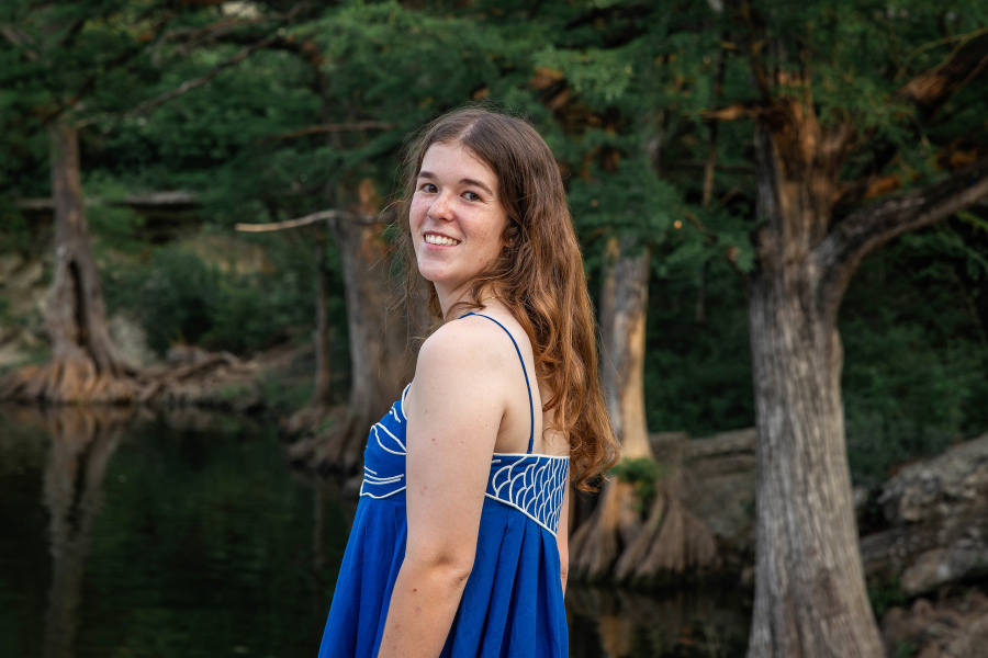 thm_april-2026-harwood-senior-photos-mckinney-falls-137.webp