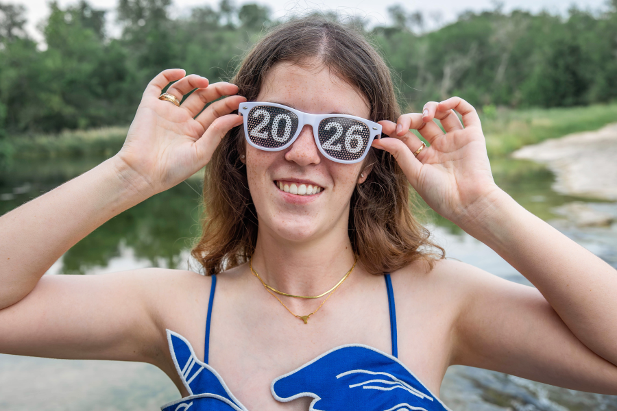 thm_april-2026-harwood-senior-photos-mckinney-falls-148.webp