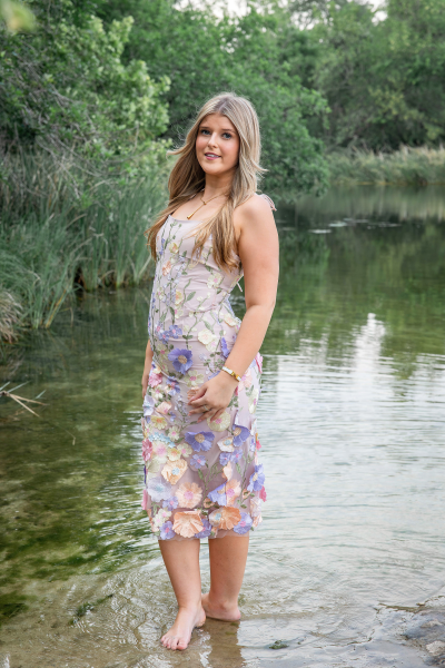 thm_april-2026-harwood-senior-photos-mckinney-falls-154.webp