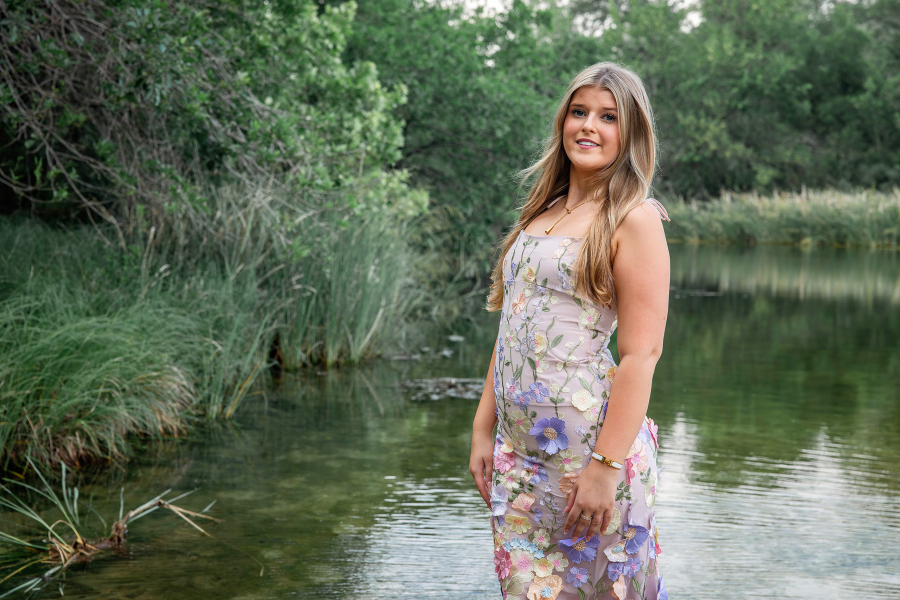 thm_april-2026-harwood-senior-photos-mckinney-falls-156.webp