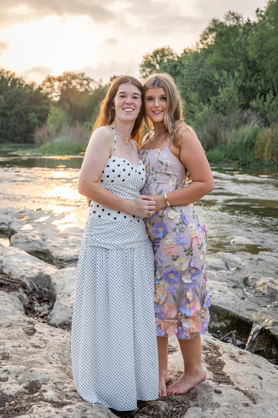 thm_april-2026-harwood-senior-photos-mckinney-falls-164.webp