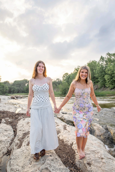 thm_april-2026-harwood-senior-photos-mckinney-falls-170.webp