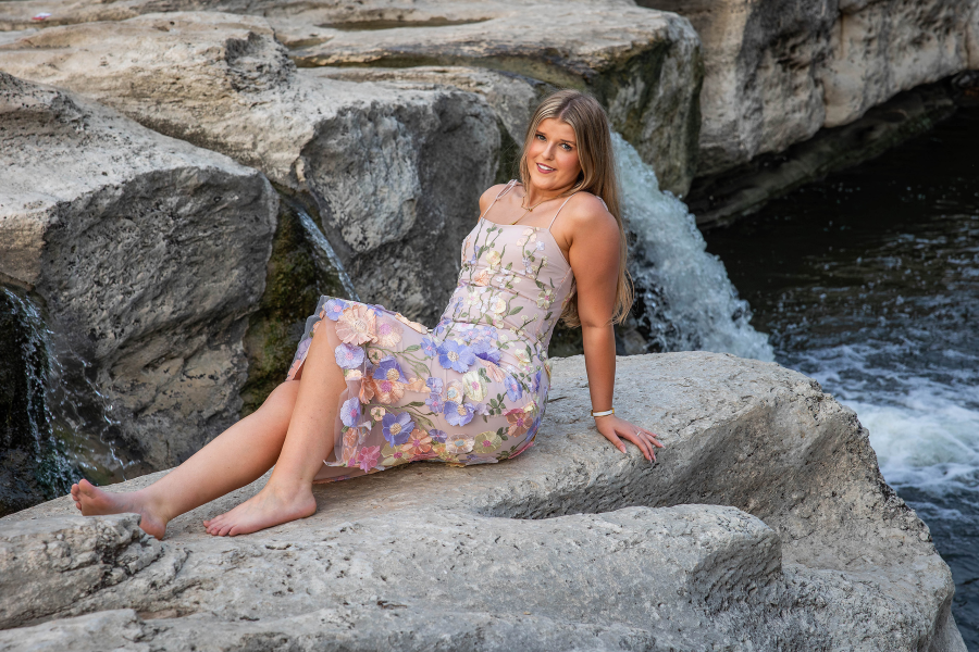 thm_april-2026-harwood-senior-photos-mckinney-falls-172.webp