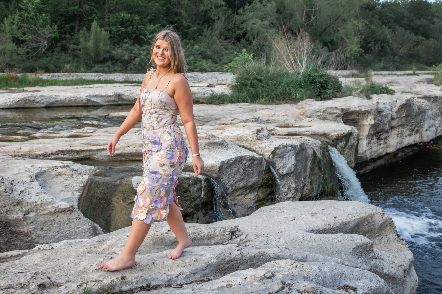 thm_april-2026-harwood-senior-photos-mckinney-falls-173.webp