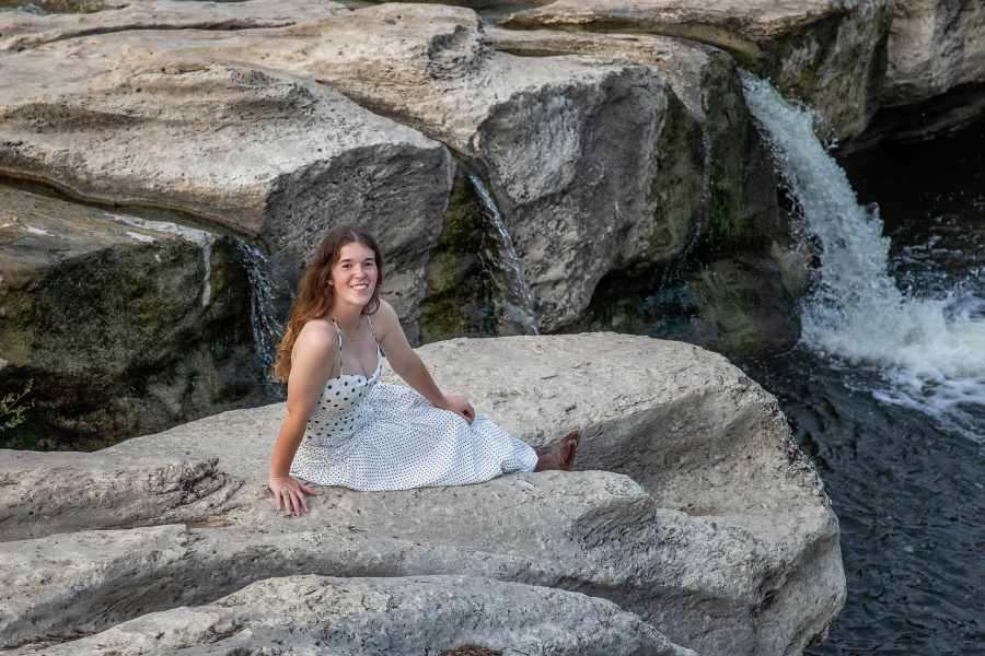 thm_april-2026-harwood-senior-photos-mckinney-falls-176.webp