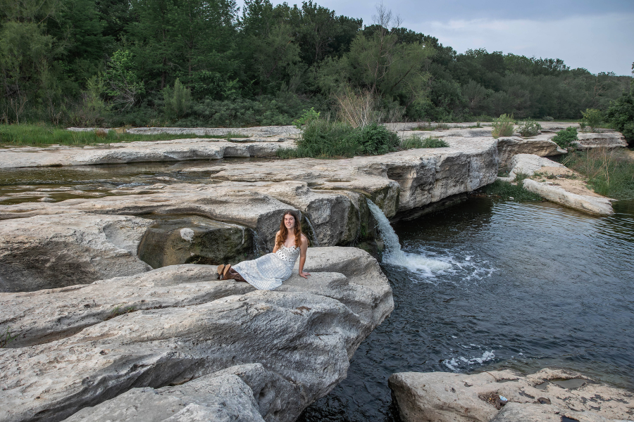 thm_april-2026-harwood-senior-photos-mckinney-falls-178.webp