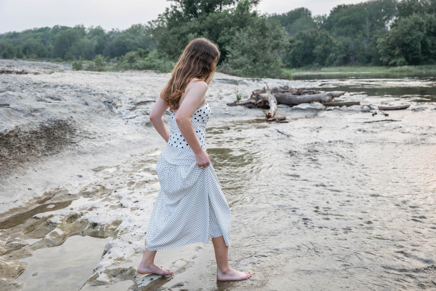 thm_april-2026-harwood-senior-photos-mckinney-falls-186.webp