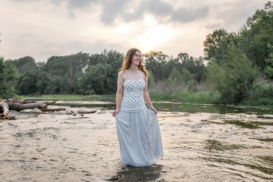 thm_april-2026-harwood-senior-photos-mckinney-falls-188.webp