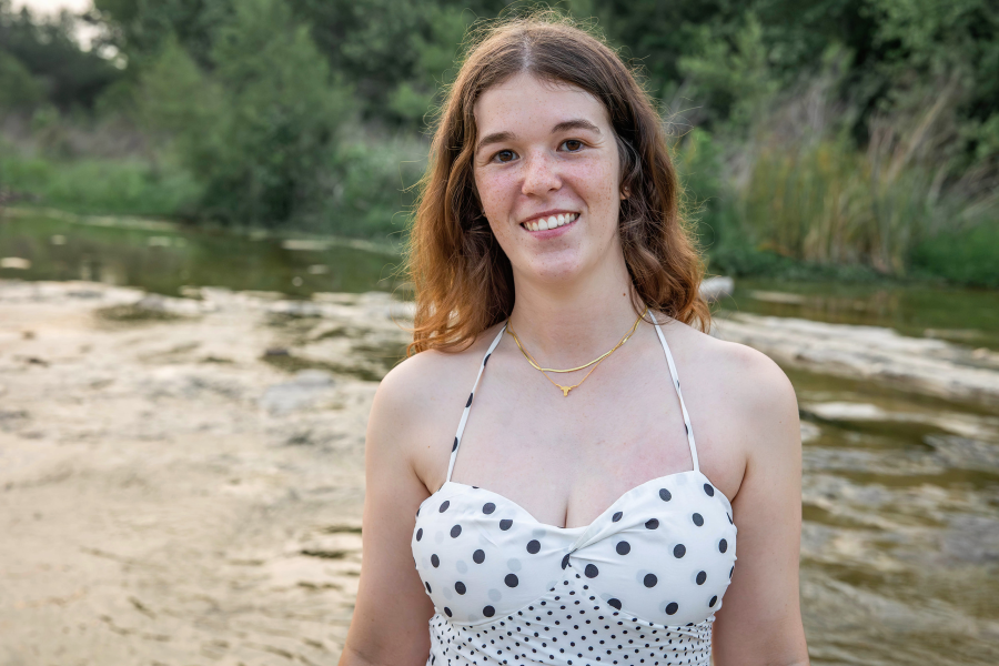 thm_april-2026-harwood-senior-photos-mckinney-falls-190.webp