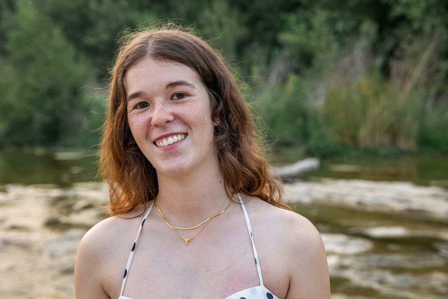 thm_april-2026-harwood-senior-photos-mckinney-falls-192.webp
