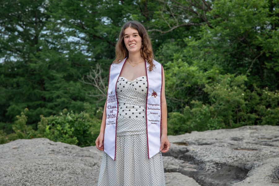 thm_april-2026-harwood-senior-photos-mckinney-falls-193.webp