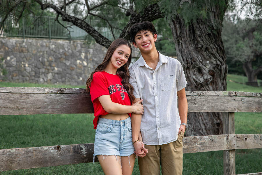thm_april-2026-lb-commons-ford-ranch-senior-photos-014.webp