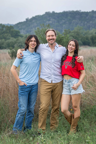 thm_april-2026-lb-commons-ford-ranch-senior-photos-030.webp