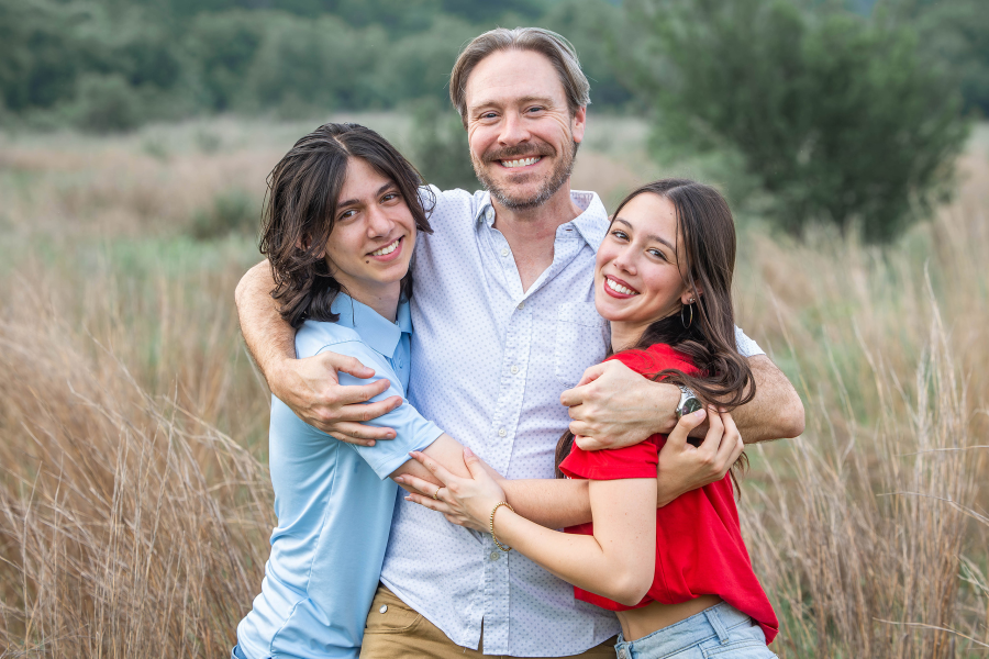 thm_april-2026-lb-commons-ford-ranch-senior-photos-035.webp