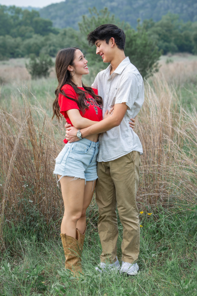 thm_april-2026-lb-commons-ford-ranch-senior-photos-043.webp