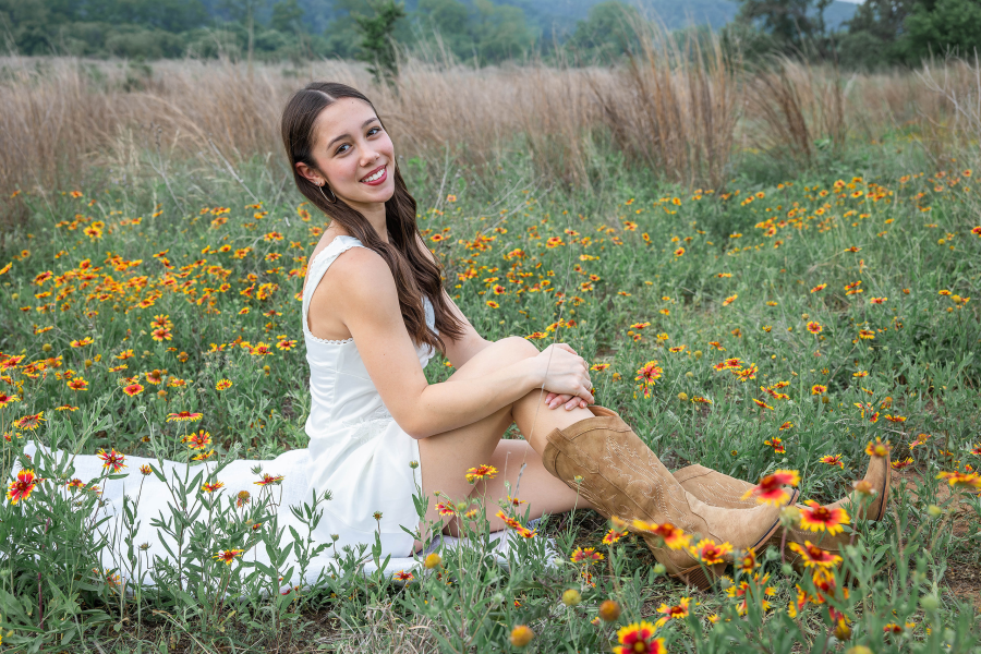 thm_april-2026-lb-commons-ford-ranch-senior-photos-073.webp