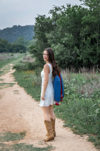 thm_april-2026-lb-commons-ford-ranch-senior-photos-109.webp