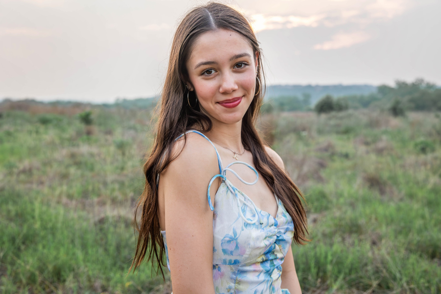 thm_april-2026-lb-commons-ford-ranch-senior-photos-166.webp