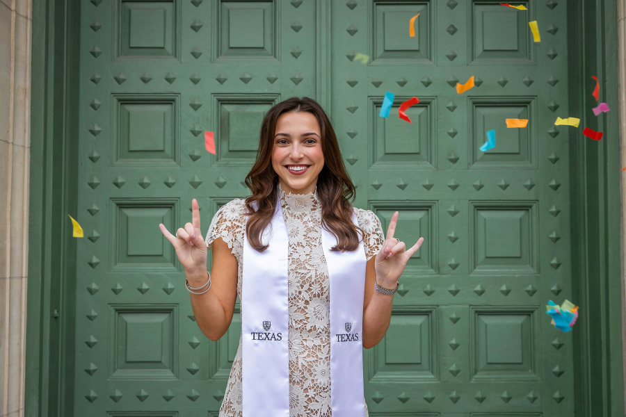 thm_april-2026-ut-graduation-photos-paige-wade-017.webp
