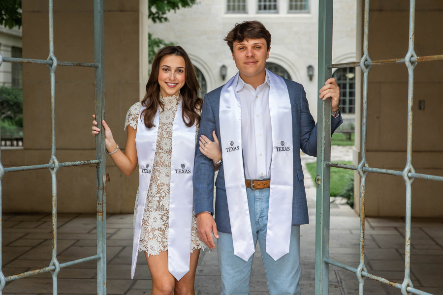 thm_april-2026-ut-graduation-photos-paige-wade-033.webp