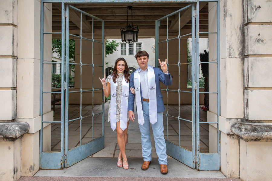 thm_april-2026-ut-graduation-photos-paige-wade-037.webp