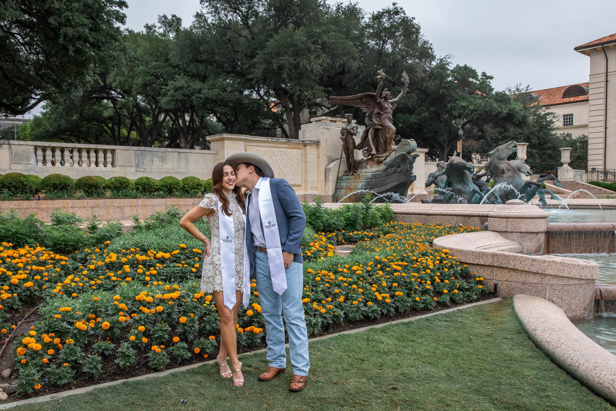 thm_april-2026-ut-graduation-photos-paige-wade-088.webp