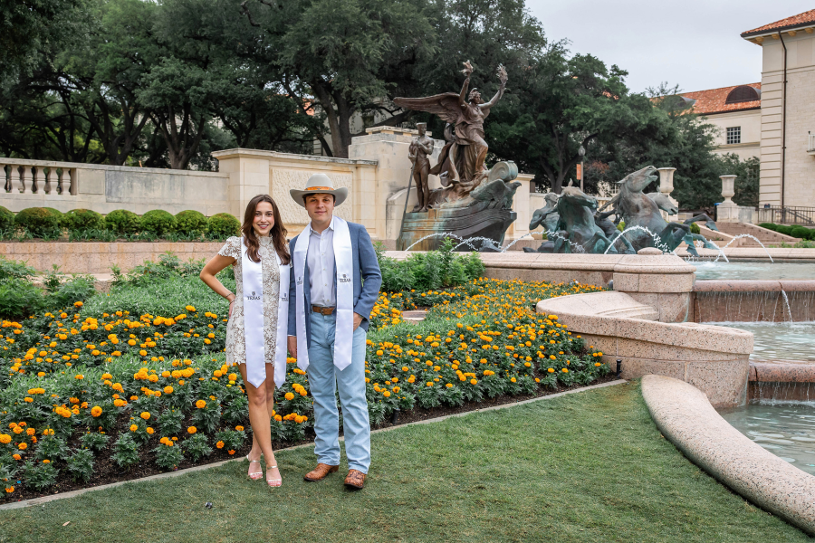 thm_april-2026-ut-graduation-photos-paige-wade-089.webp