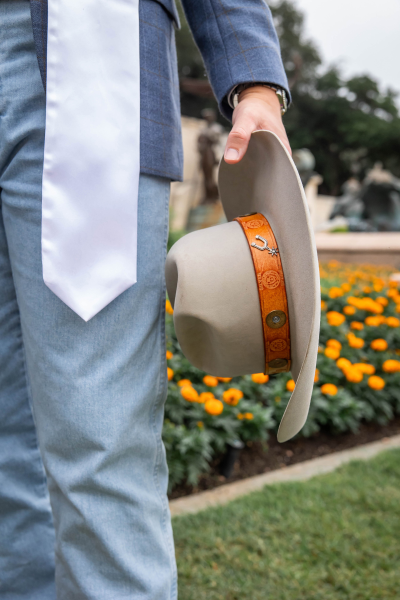 thm_april-2026-ut-graduation-photos-paige-wade-091.webp