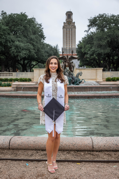 thm_april-2026-ut-graduation-photos-paige-wade-113.webp